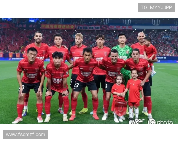 中超联赛激战正酣 各队为冠军荣誉全力以赴 展现精彩足球对决 - 副本